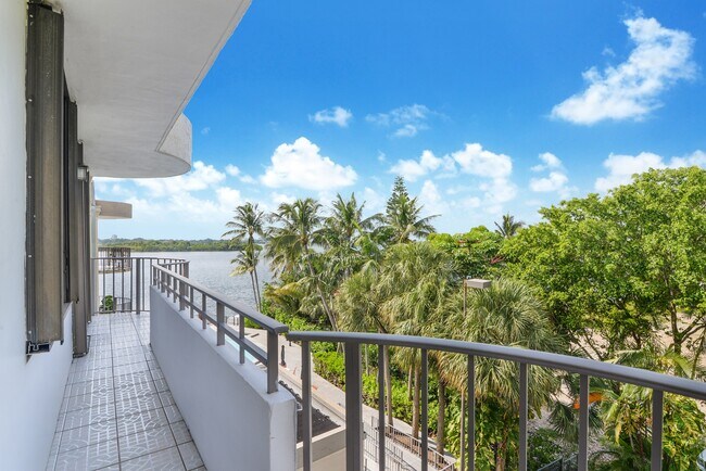 Building Photo - 12000 N Bayshore Dr