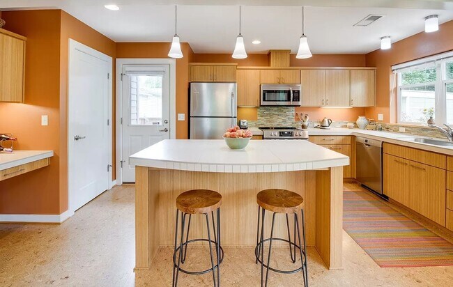 Foto del edificio - 9517 N Adriatic Avenue ~ Excellent Home, G...