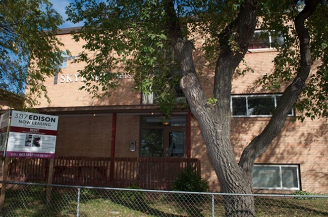 Building Photo - Skylark Apartments