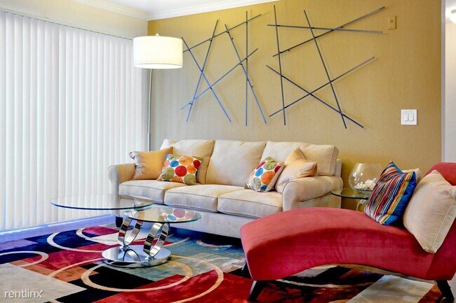 Foto del edificio - 213 Katherine Blvd