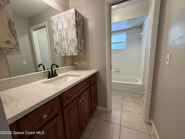 Foto del edificio - 324 Bay Ave