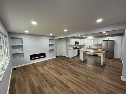 Building Photo - 212 Simmons Dr