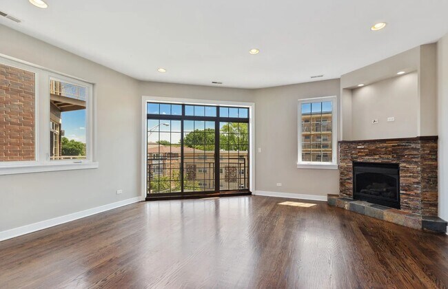 Foto del edificio - 7932 W Grand Ave