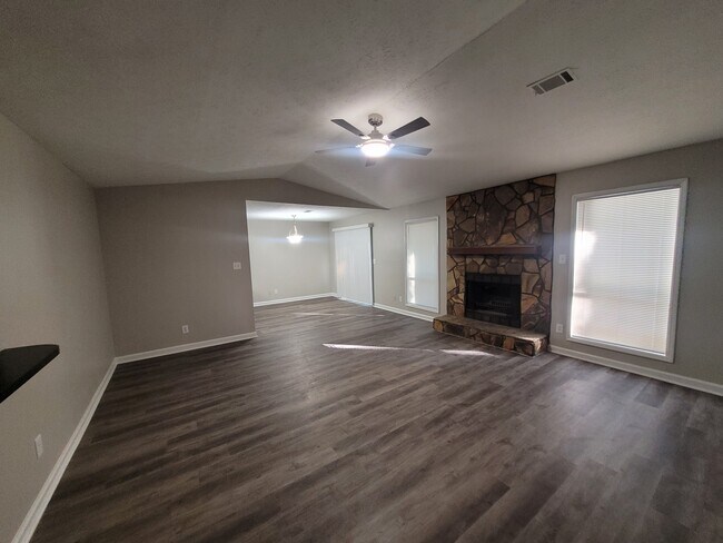 Building Photo - 5885 Wellborn Trl