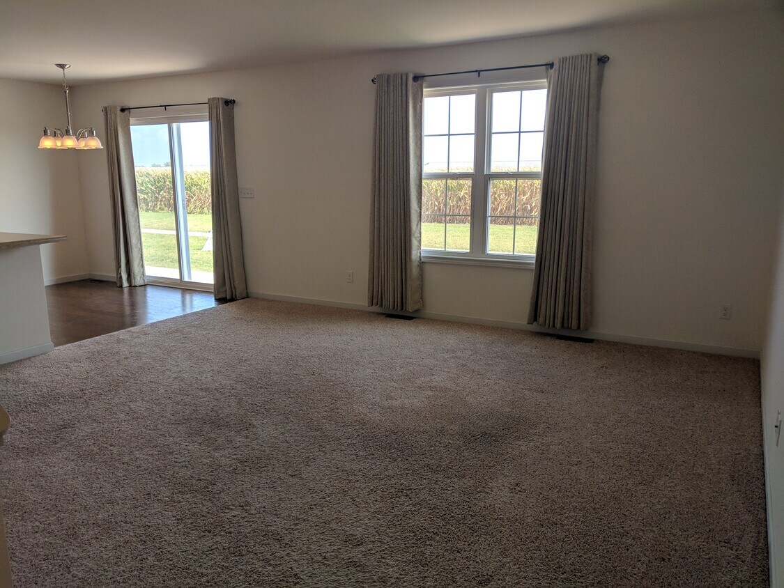 Main Floor - 11 Ruth Cir