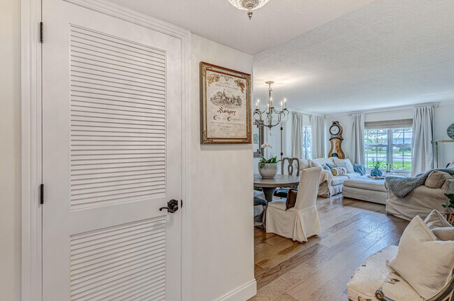 Foto del edificio - 5560 Tamberlane Cir