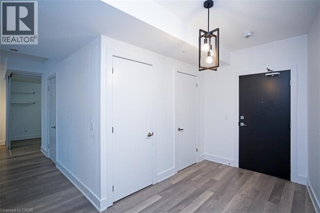 Building Photo - 5260 Dundas St