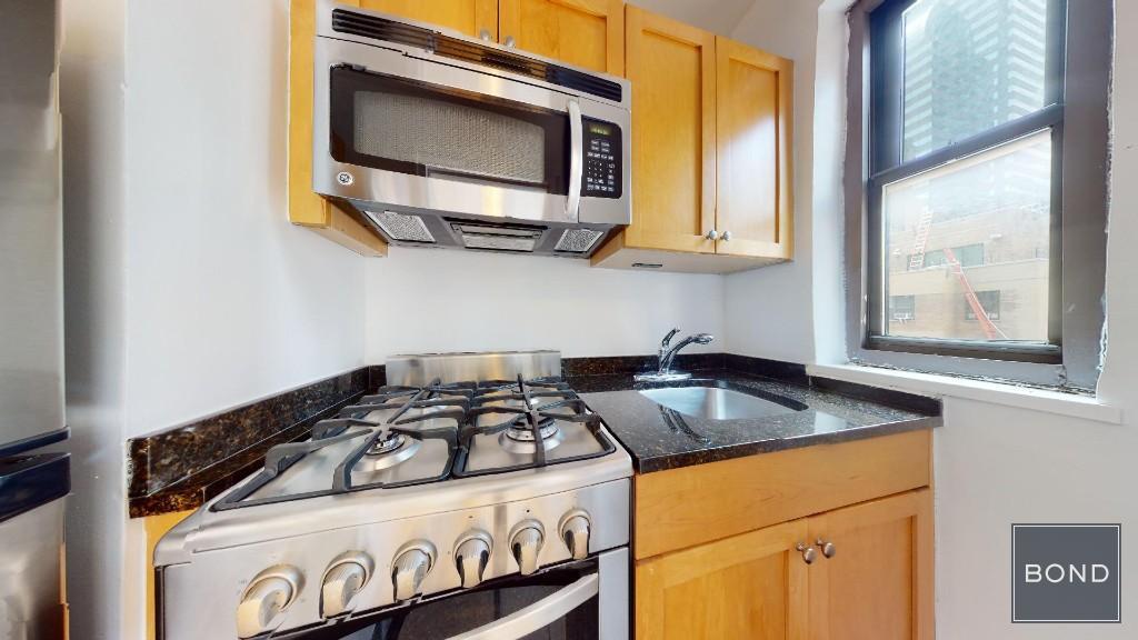 Building Photo - 141 E 56th St