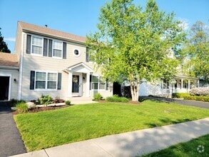 Building Photo - 2758 Hillsboro Blvd
