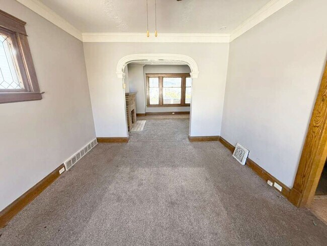 Foto del edificio - 4 BED 1 BATH SINGLE FAMILY HOME IN CLEVELAND!