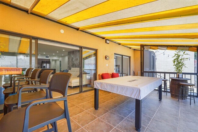 Foto del edificio - 15547 Braemar Ct
