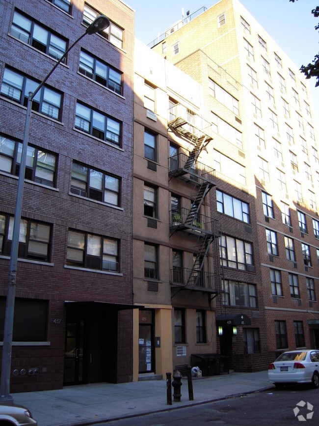 Building Photo - 419 E 76th St