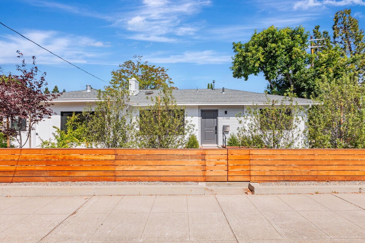 Foto principal - Remodeled Home in near Downtown Mountain View
