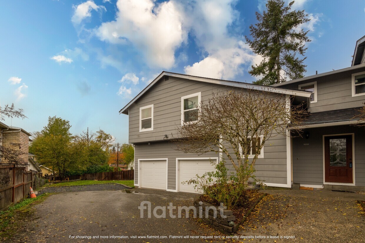 Foto principal - 20005 25th Ave NE