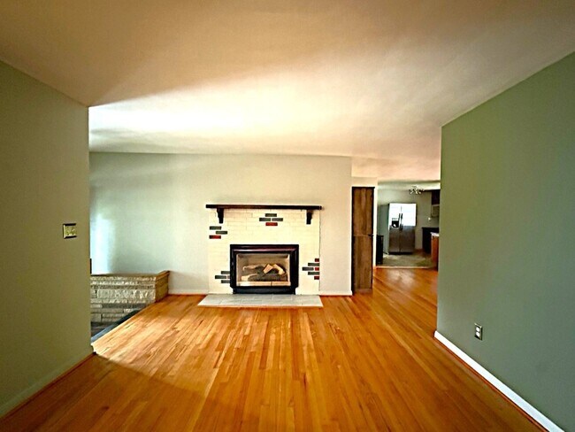 Foto del edificio - 908 Chestnut Ln