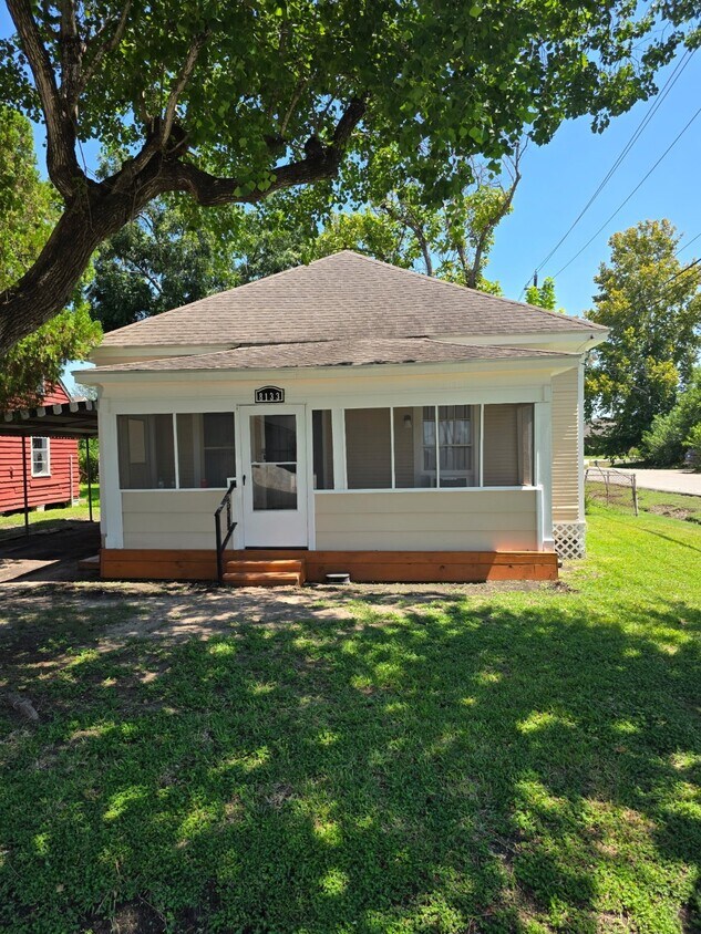 Foto principal - 8133 Brandon St