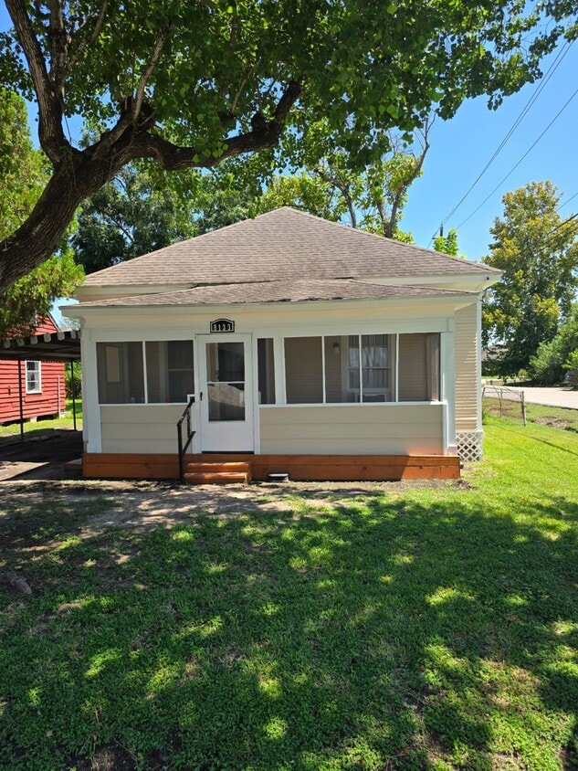 Primary Photo - 8133 Brandon St