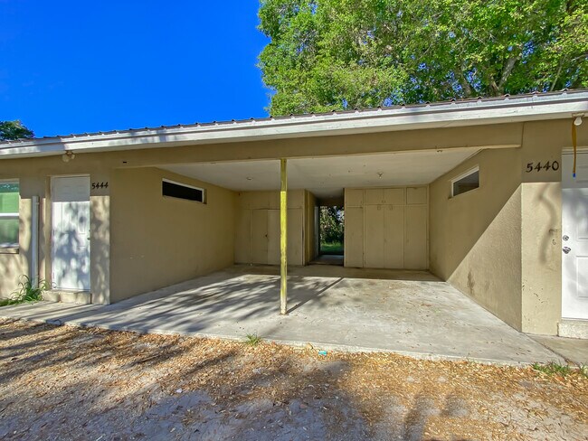 Building Photo - 5444 Eleventh Ave