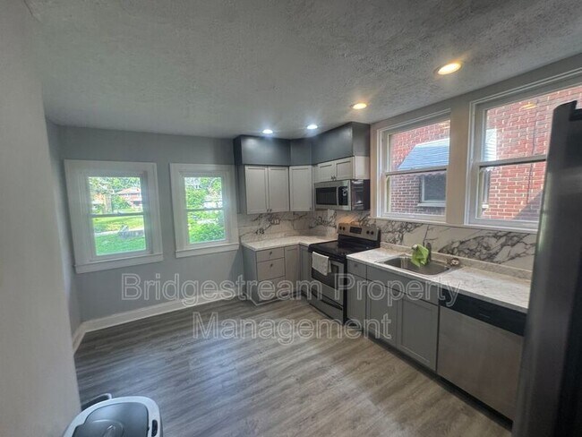 Foto del edificio - 611 Rockford Ave