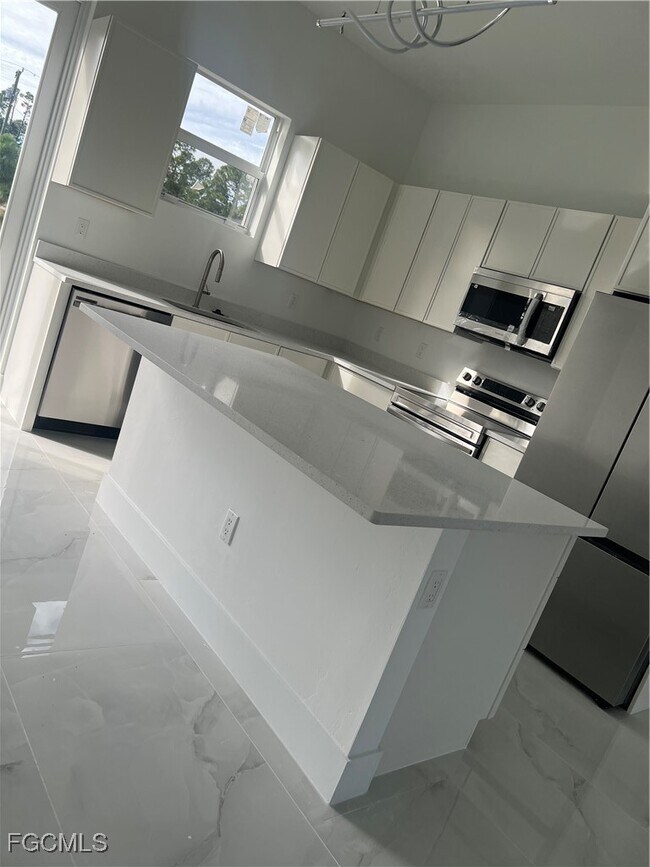 Foto del edificio - 464 Eisenhower Blvd