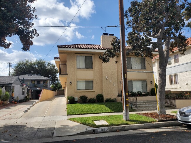Building Photo - 817 N Stoneman Ave