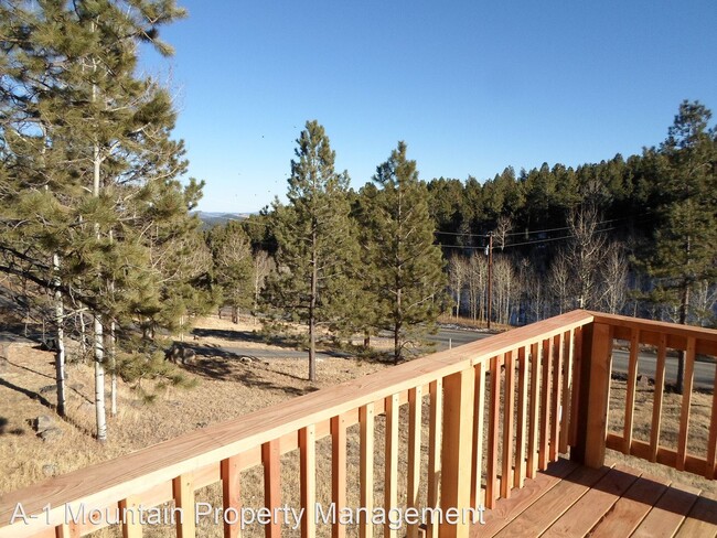 Building Photo - 4 br, 1.5 bath House - 619 N. Pine Dr.