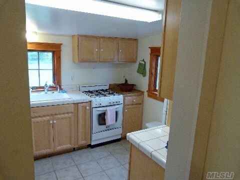Building Photo - 735 Wickham Ave