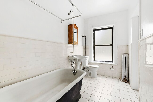 Building Photo - 1297 Bergen St