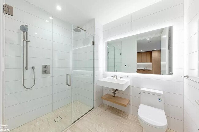 Foto del edificio - 98 Front St