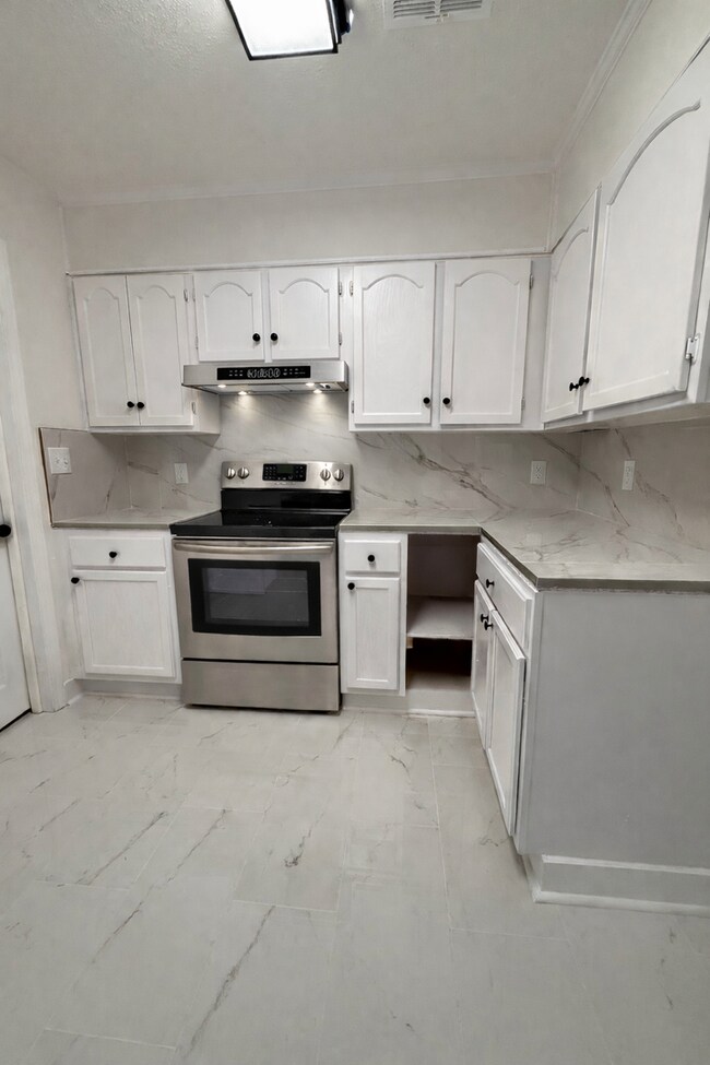 Building Photo - FOR RENT – Newly Remodeled 4 Bedroom / 2 Bath Home