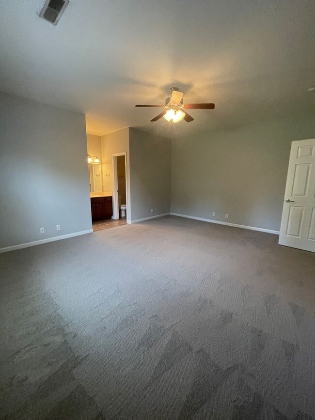 Building Photo - 2 bed, 2 bath, 2 car garage ranch style to...