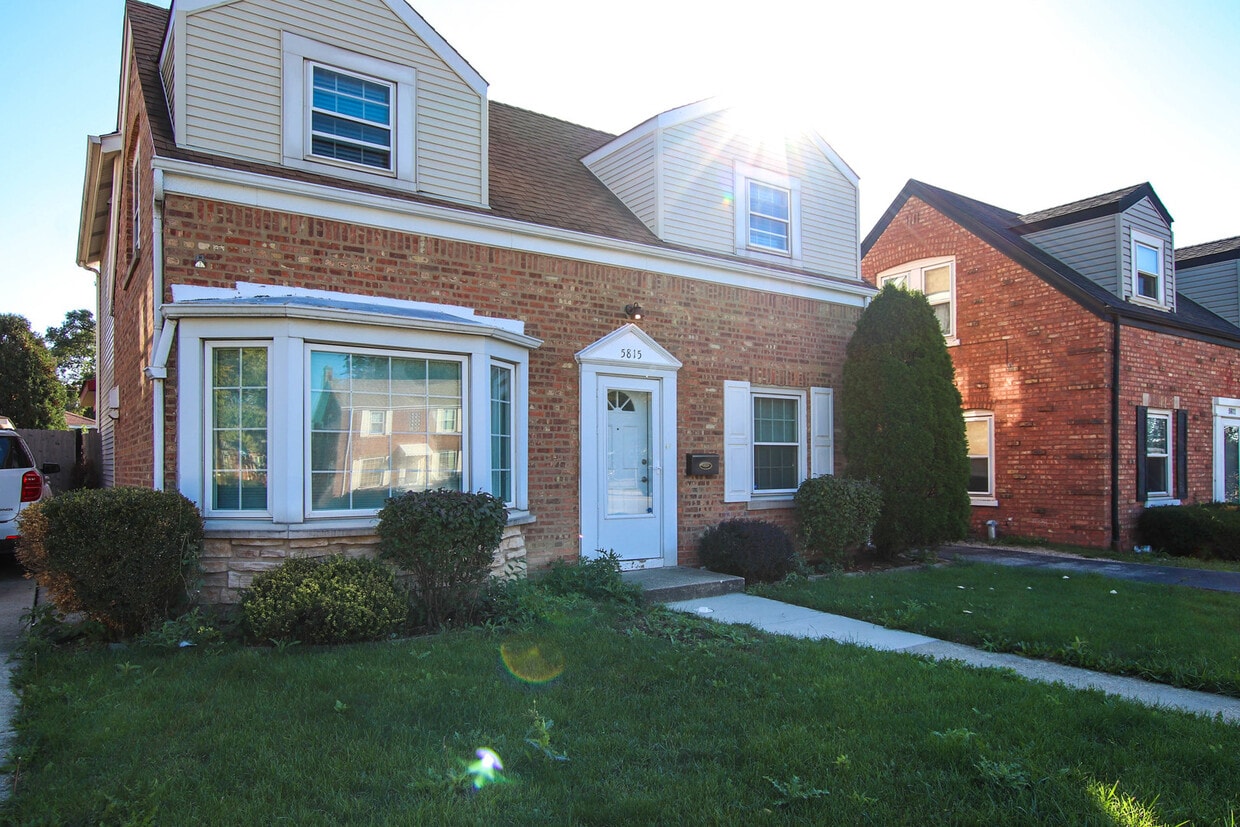 Foto principal - 5815 N Canfield Ave