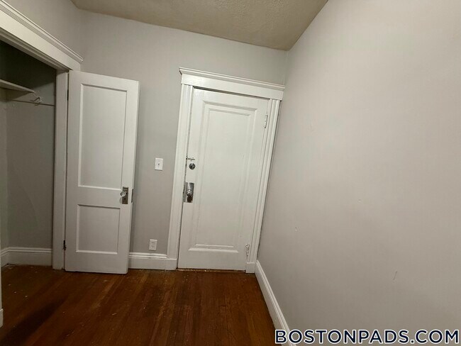 Building Photo - 44 Estes St