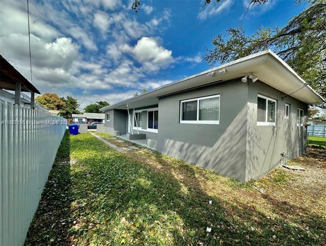 Foto del edificio - 1894 NW 53rd St