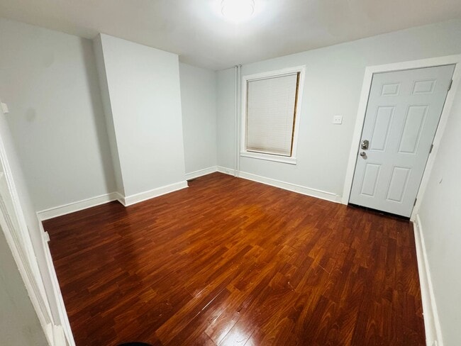 Building Photo - Newly Remodeled 2bd/1 House with Private R...