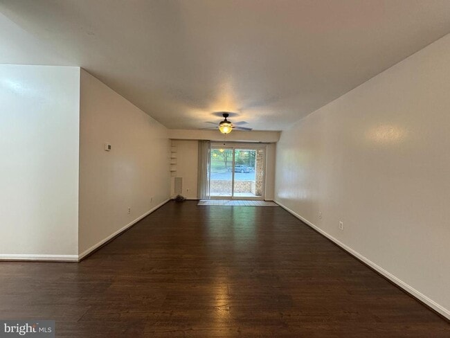 Building Photo - 5916 Cove Landing Rd