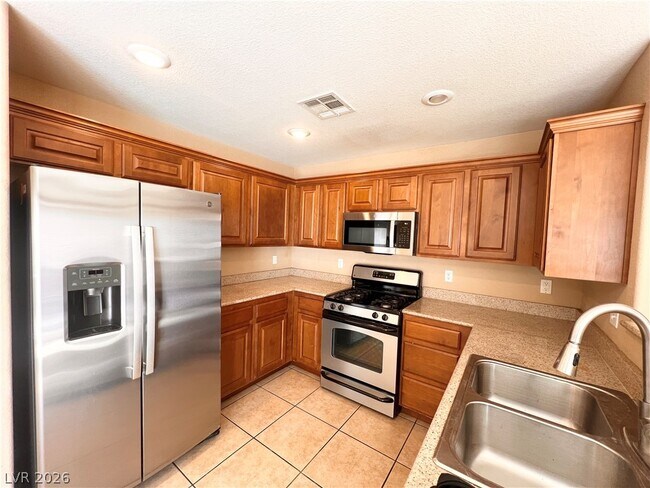 Building Photo - 6067 W Dewey Dr
