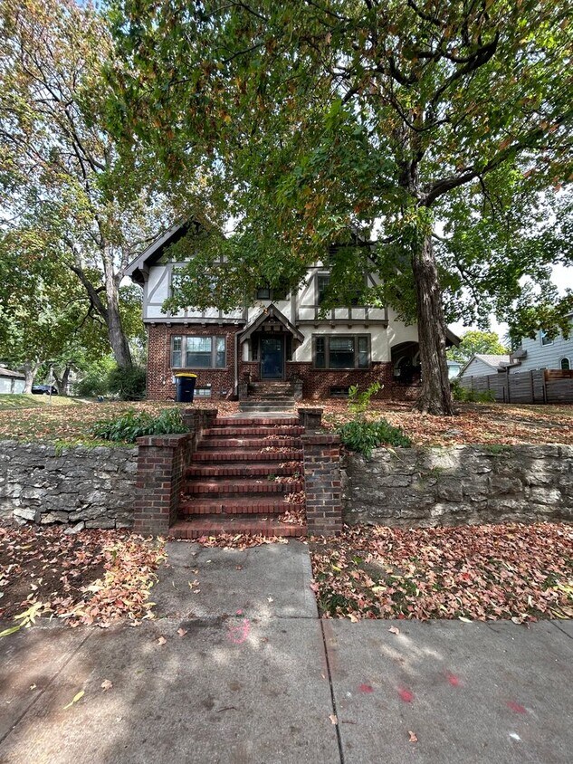 Available Now! Kansas City Home near UMKC!... House Rental in Kansas