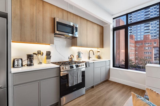 Foto del edificio - 2266 Cropsey Ave