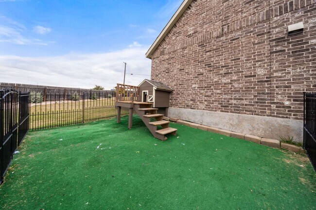 Building Photo - 6905 Etna Way