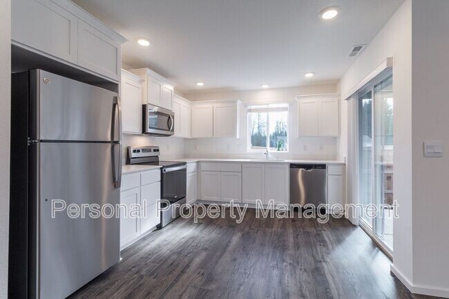 Building Photo - 11910 NE 68th Ave