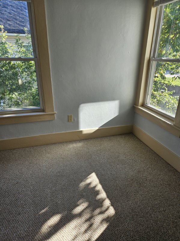 Bedroom for rent - 245 Locust St