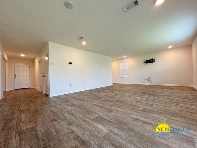 Building Photo - Desirable Redstone Commons 4 Bedroom home ...