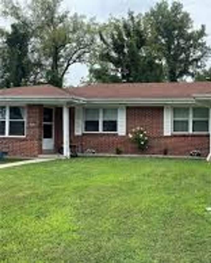 Foto principal - 833-835 Cole Blvd