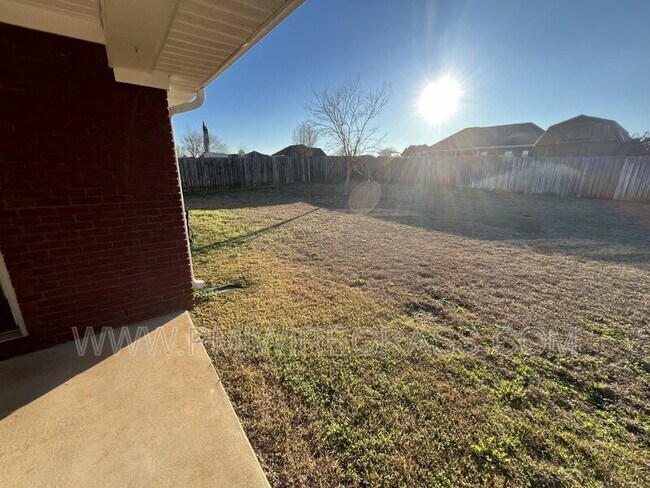 Building Photo - 267 Maree Dr