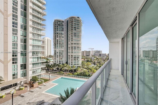 Foto del edificio - 330 Sunny Isles Blvd