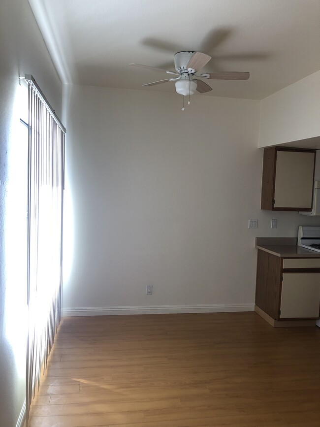 Eat-In Kitchen Area - 10978 Bluffside Dr