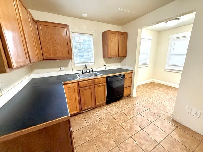 Foto del edificio - 3908 Fairmount Blvd NE