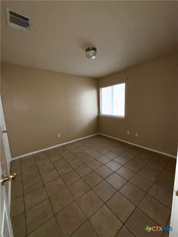 Building Photo - 5515 Lions Gate Ln