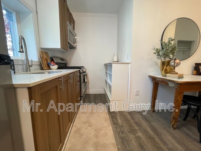 Building Photo - 45 St Paul St W